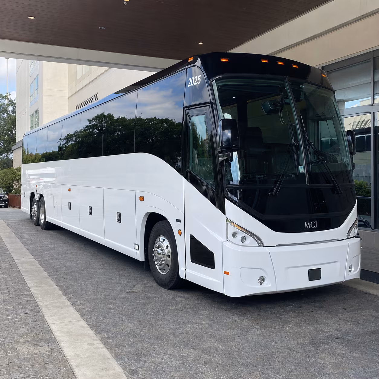 mobile 54 passenger charter bus